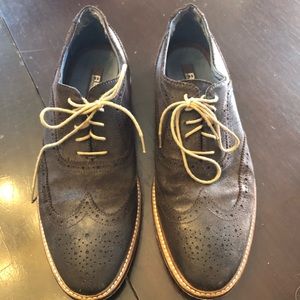 Men’s brown wingtip shoes
